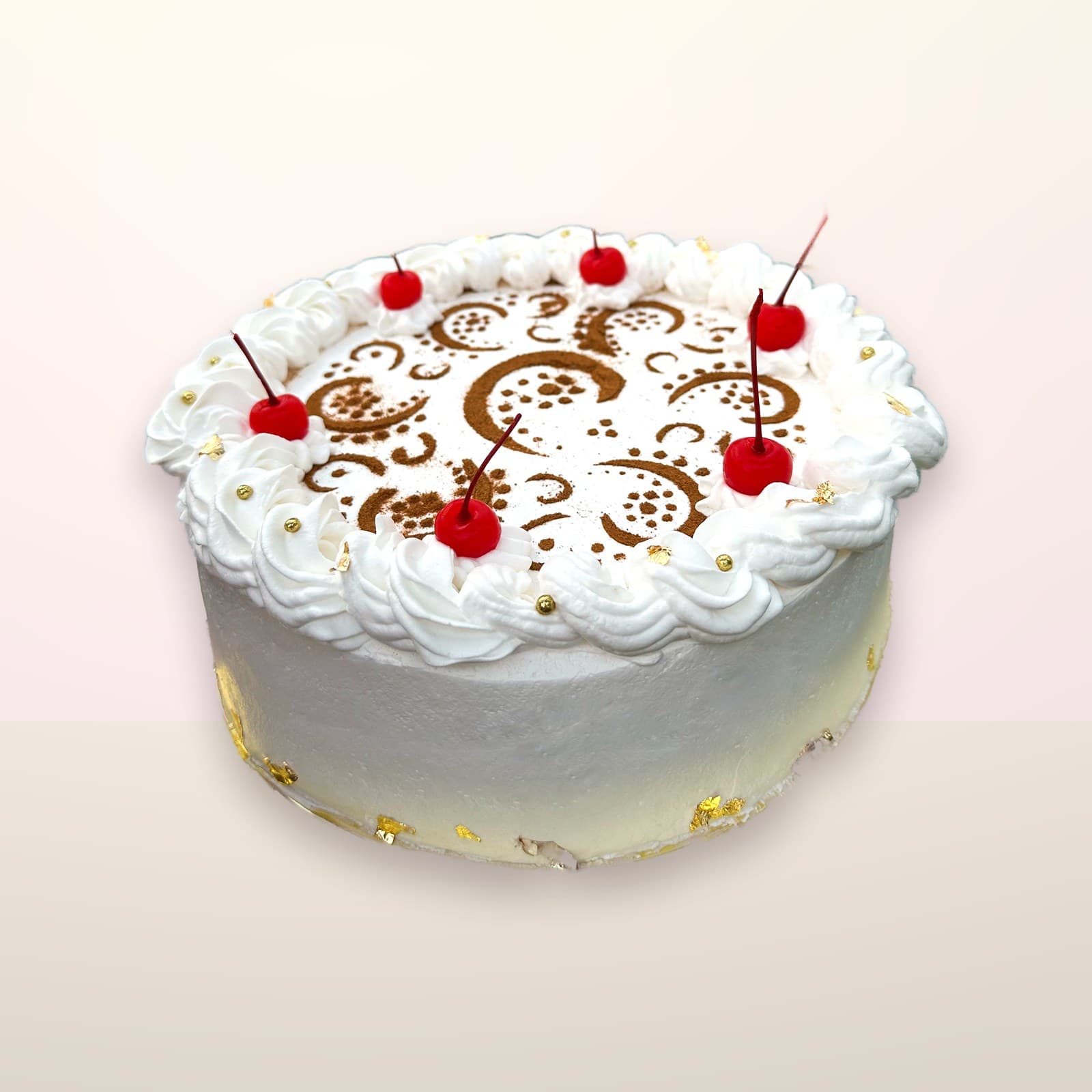Torta decorada Chantilly con Cerezas