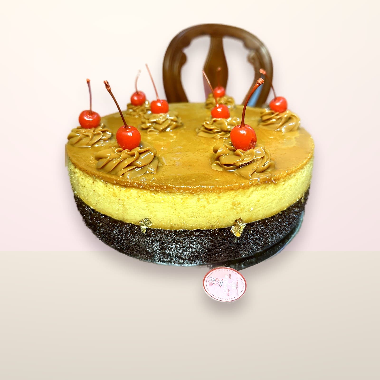 Torta decorada Amarilla con Pretzel